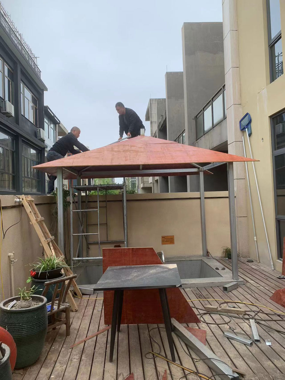 設計師赴湯城麓墅溫泉民宿提質改造現(xiàn)場進行工作指導及設計辦公