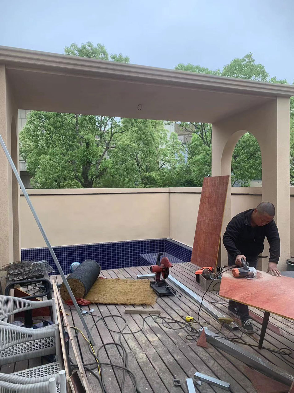 設計師赴湯城麓墅溫泉民宿提質改造現(xiàn)場進行工作指導及設計辦公