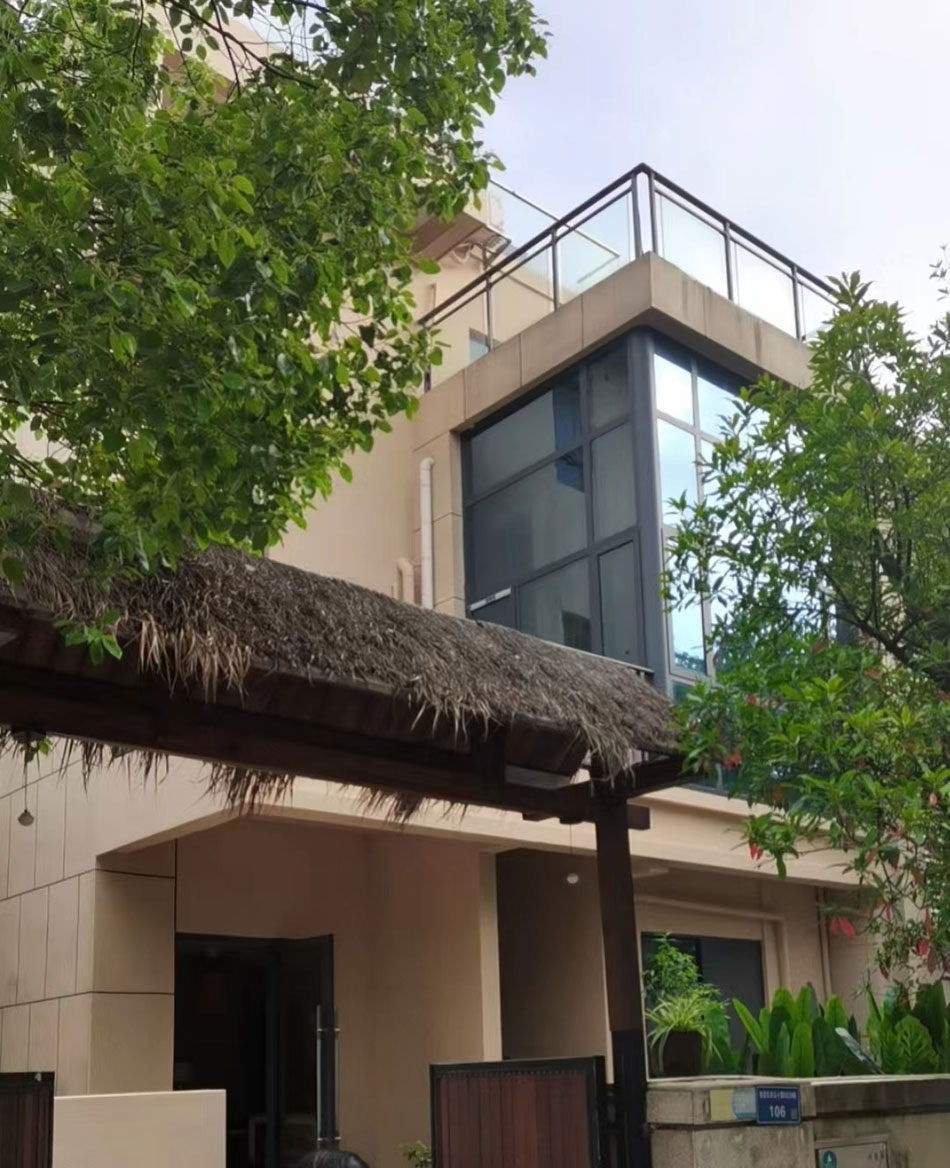 設計師赴湯城麓墅溫泉民宿提質改造現(xiàn)場進行工作指導及設計辦公